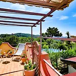 Paradise Bed & Breakfast 3*