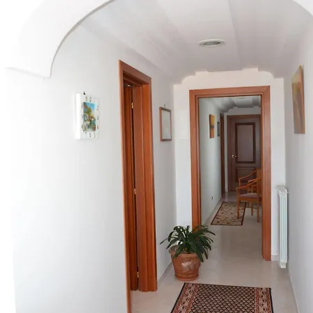 Paradise Nocleg ze śniadaniem 2*
