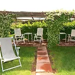Paradise Bed & Breakfast 3*