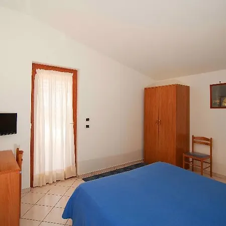 Bed & Breakfast Paradise 2*