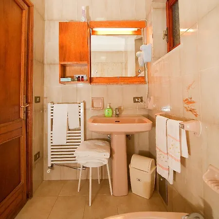 Paradise Bed & Breakfast 2*