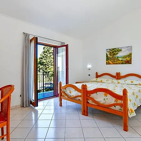 Paradise 3*