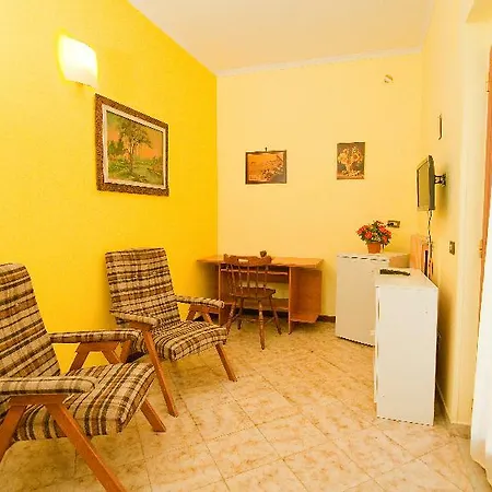 Paradise Bed & Breakfast 2*